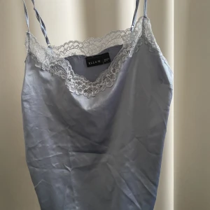 Spets linne - Ett siden spets linne som är väldigt skönt men använts inte längre.