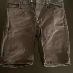 Grå jeans shorts från H&M