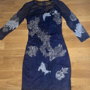 Klänning - Classy Karen millen klänning 💙 väldigt nyskick 