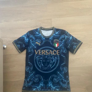 Italien fotbollströja - Oanvänd Stl S 