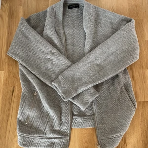 Cortefiel Tröja - Cortefiel tröja. Storlek: Tror det är S, står inte.