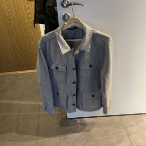 Overshirt OJ - Overshirt från Oscar Jacobsson Strl L (passar även M).