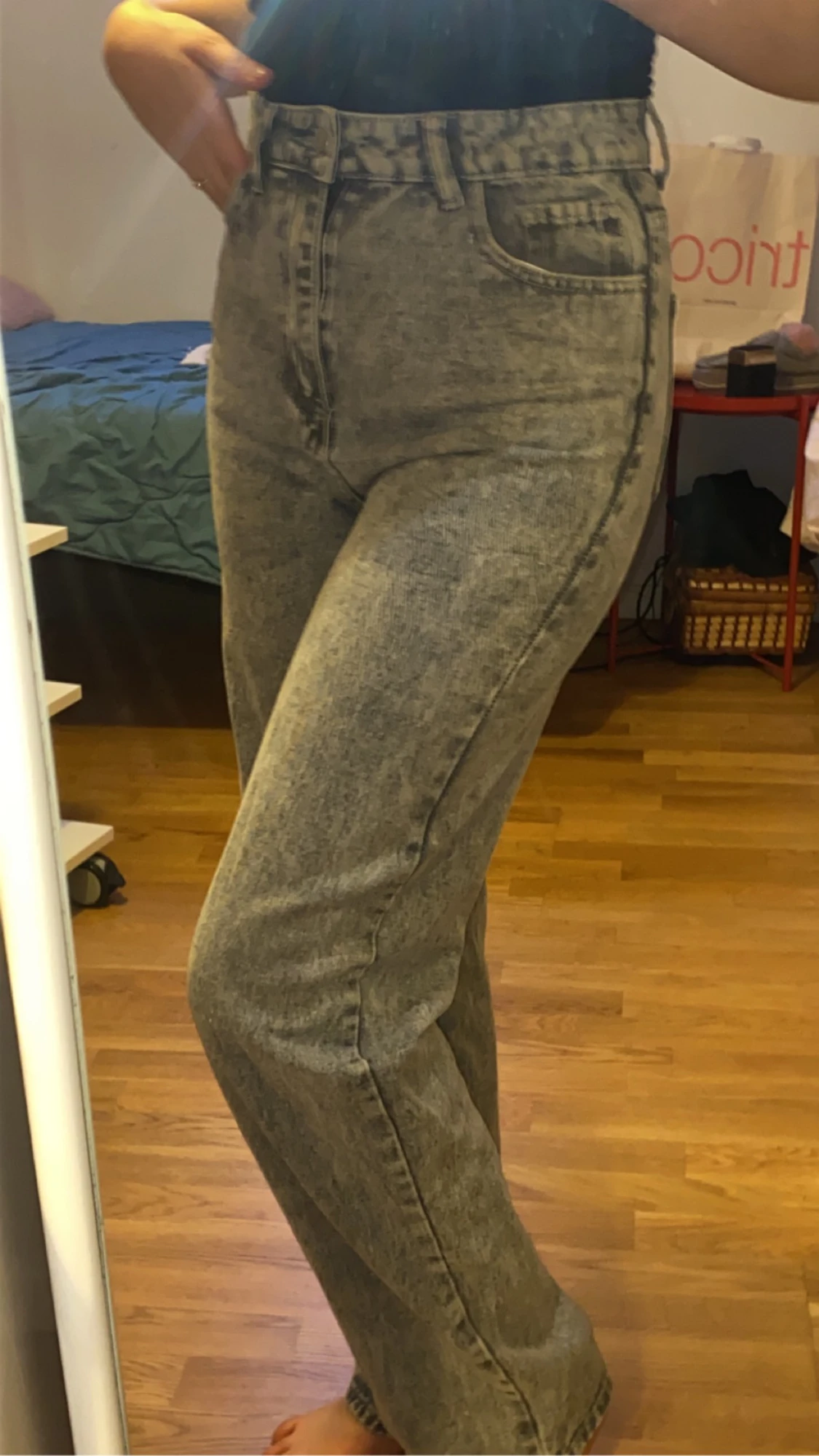 Gråa jeans