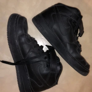 Nike air force svarta - Svarta Nike air force skor Storlek 40-25,5cm Bra skick
