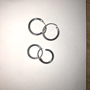 Örhängen ringar - Jättefina örhängen men ej min stil. Ett par för 10 båda för 15! Fri frakt 💖