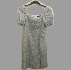 Sommarklänning  - Snygg sommarklänning från Shein! Stl 34. 💋