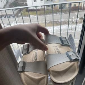 Birkenstock - Helt oanvända birken i storlek 38! Super fina men förstora för mig! Kan tänka mig att gå ner i pris vid snabb affär 😊😊