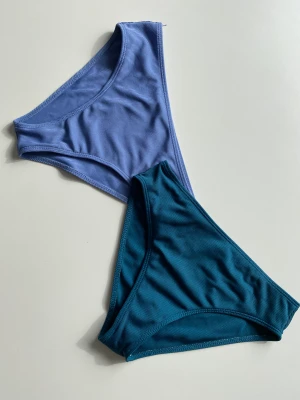 Bikini  - Ett par jätte fina bikini trosor som knappt är använda och i jätte bra skick 💕 tyvär finns nt lappen kvar då jag har klippt bort p grund av att det kliade 💕en för 40 båda för 60 