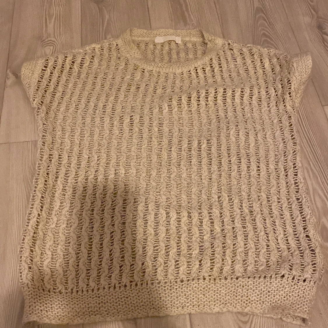 Knitted short armed top 