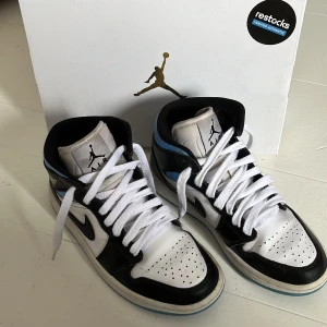 Air Jordan 1 i storlek 37,5 - Jätte fina blåa air Jordan 1. Skick använda 