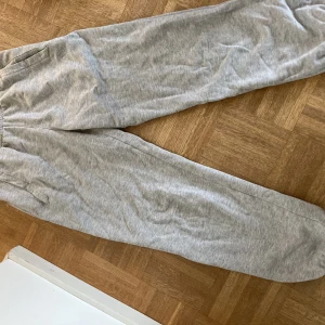 Adidas mjukisbyxor - Adidas byxor säljs, för små och använder inte dem längre