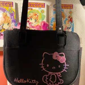(Reupload for gratis frakt hihi) Super sött hello Kitty väska, ger y2k vibes! Bara att fråga privat för fler bilder =) 