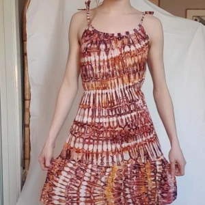 Sommarklänning  - Sval sommarklänning.  Handgjord. Justerbar vid axlarna. 🧚‍♀️ Bra skick 