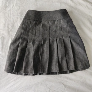 Kjol - Veckad kjol/Tenniskjol i mörkare grå. Storlek ish S☺️