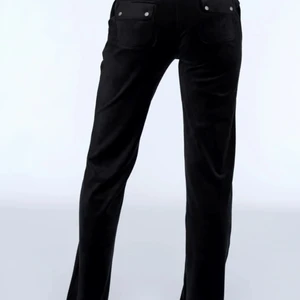 Juicy couture pants - SÖKER!! juicy couture byxor med storleken helst S men M går också, skriv till mig om du säljer helst dom här färgerna på juicy vill köpa för Max 600kr