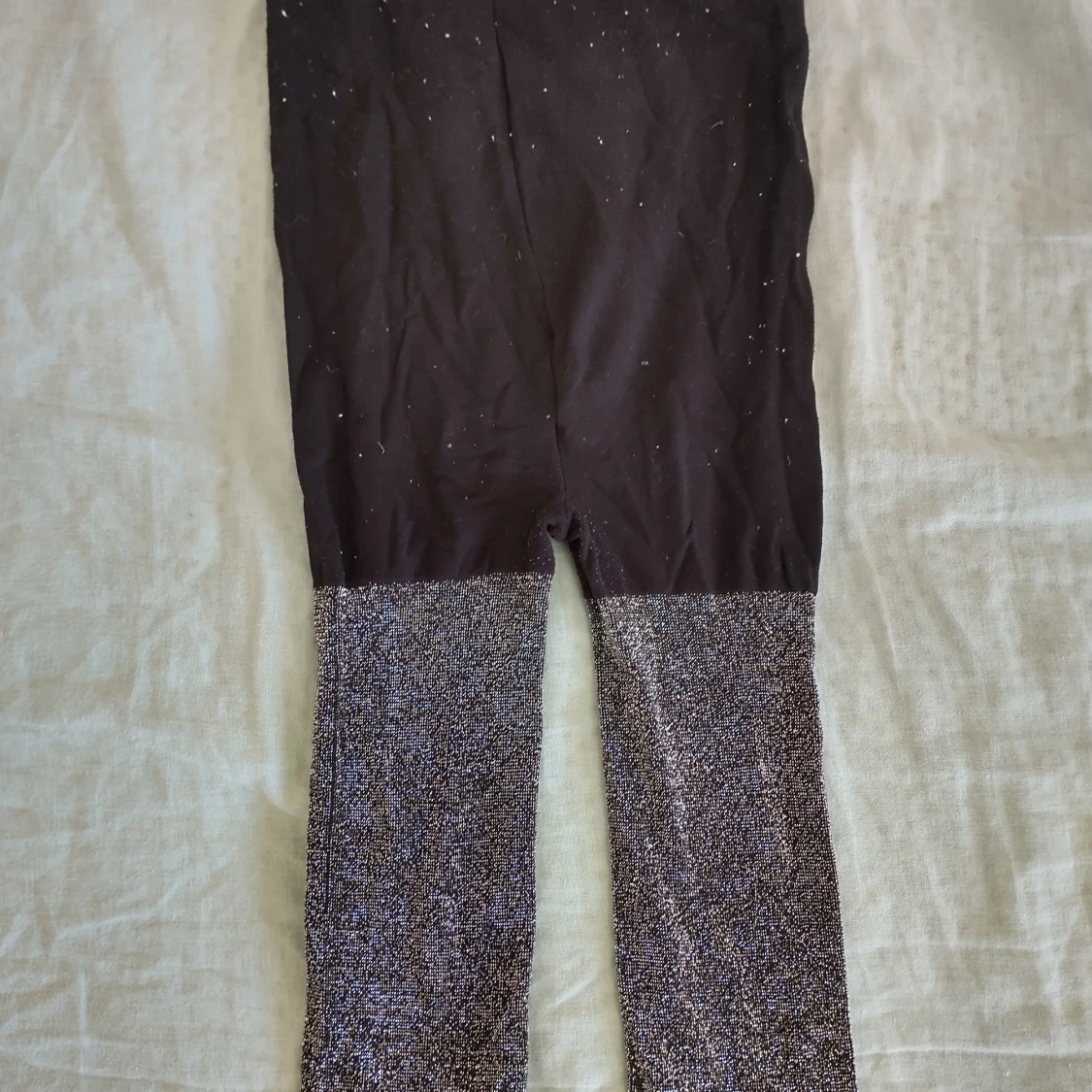 Glittriga svartsilvriga strumpbyxor 