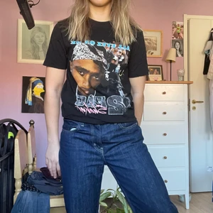 Svart tröja stl S - Normal i storleken 