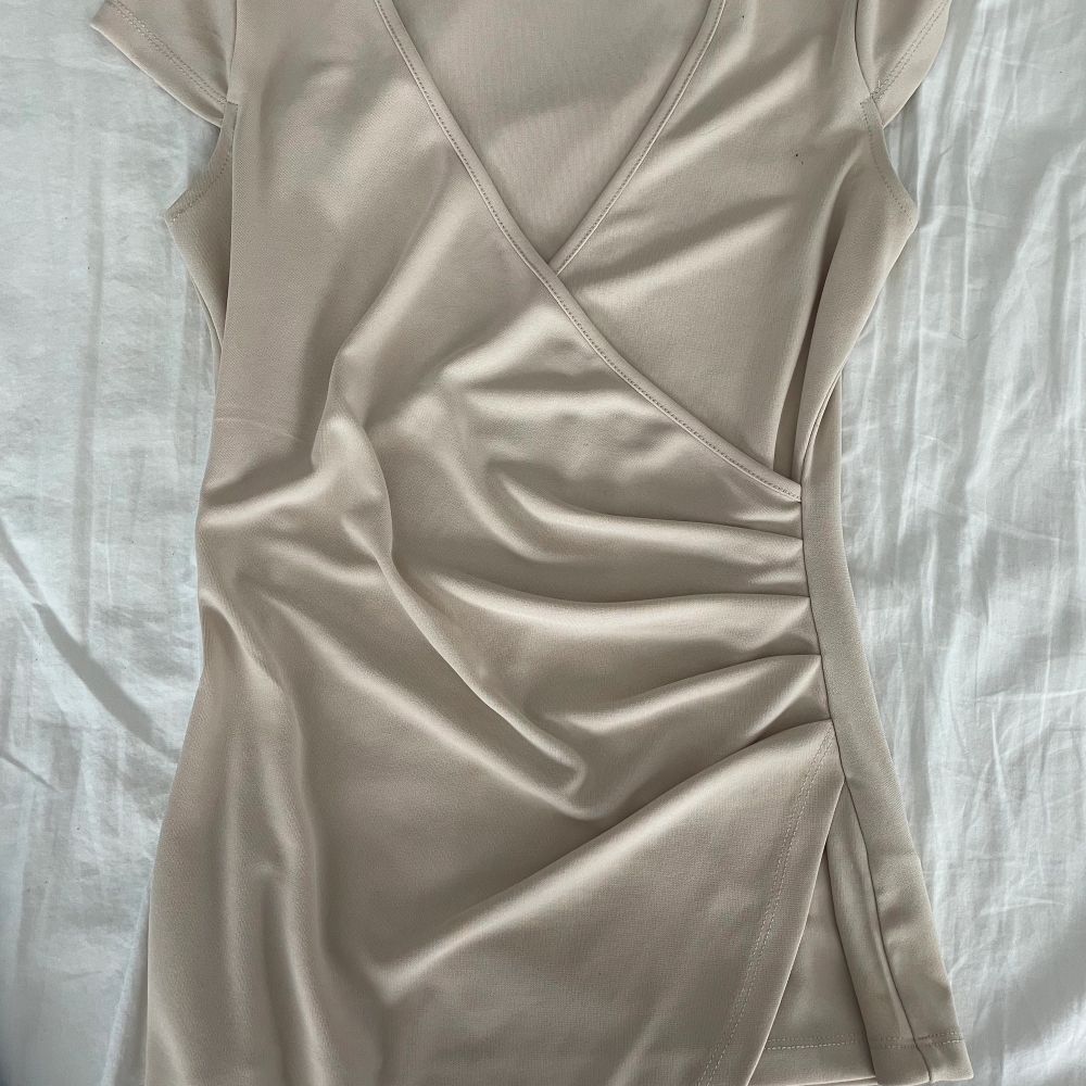 En superfin top från Chiara Forthi, milano. Nått år gammal men i superfint skick och knappt använd. Storlek S, 100kr. . Skjortor.