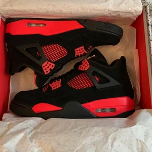 Jordan 4 red thunder  - Wts Jordan 4 red thunder - Size 42 (8.5) - Cond 9,5/10 - Bin 3300kr:) 