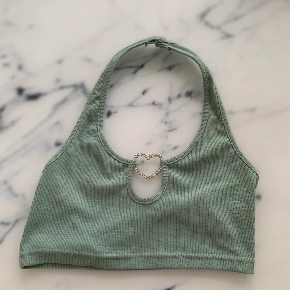 Halter topp med hjärt-detalj strl XS/34 - 90