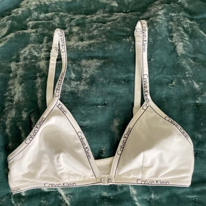 Calvin Klein bh - Calvin Klein Bh storlek medium. Oanvänd, endast testad