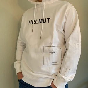 Helmut Lang Hoodie - Hoodie från Helmut Lang. Vill minnas att den är från SS17. Passform stor medium, modellen är 180 cm och va 75kg