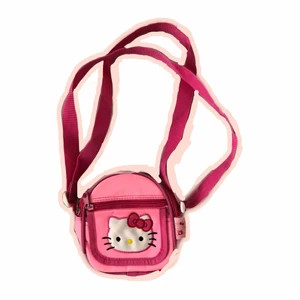 HELLO KITTY väska - så söt mini väska!! köpt second hand men ändå i bra skick:) köparen står för frakten<3