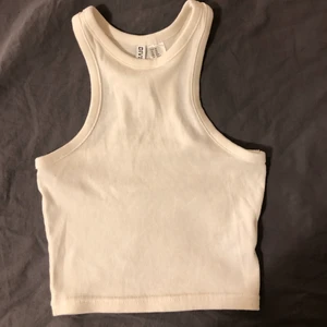 Vit topp - Vit linne i storlek xs från hm