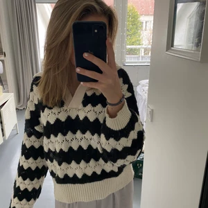 Zara stickad tröja🤍 - Superfin och knappt använd. 100kr +frakt🤍🤍