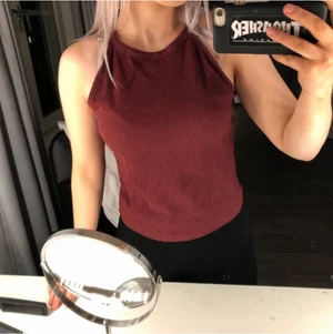 Topp - Fin vinröd sommartopp från bikbok, använd ett antal gånger! 