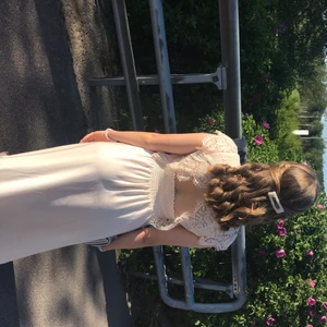 Balklänning  - Säljer min fina rosa balklänning som är lite öppen i ryggen, hör gärna av er för fler bilder :)