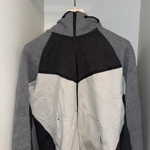 Vintage Nike tröja - Nike Tech Fleece i bra form och skick