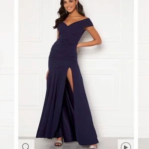 Balklänning - Jättefin balklänning som jag säljer då jag hittat en annan! Den är aldrig använd endast testad, har fler bilder om det önskas🥰