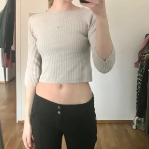 Tröja  - Tröja med gulligt hjärta 🦋