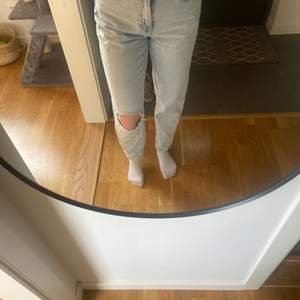 Slitna ljusa jeans, bra passform i storlek S 