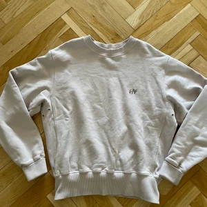 Eytys  - Säljer nu kom eytys tröja i storlek M-L.  Knappt använd så i väldigt bra skick. 