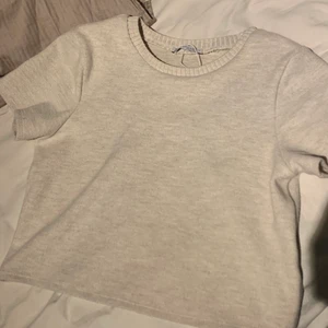 Tshirt - Stickad tShirt från Zara beige , nyskick 