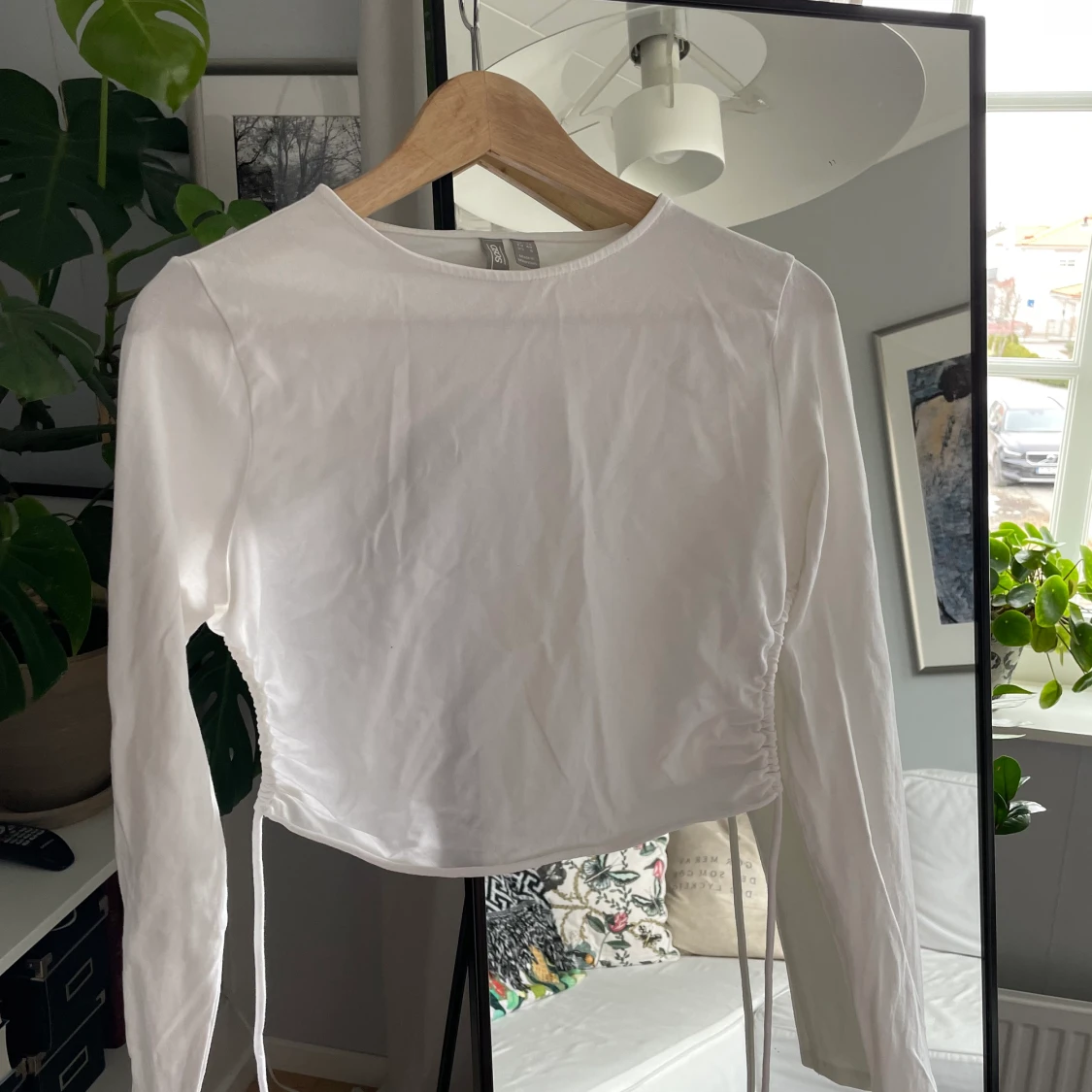 Vit topp med knytning i ryggen