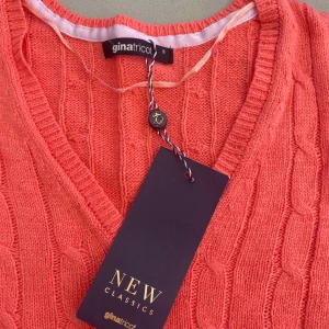 Ny stickad tröja storlek S - Prislapp kvar!