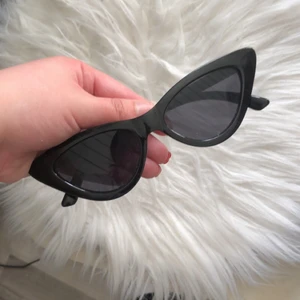 Solglasögon  - Snygga solglasögon från GinaTricot!