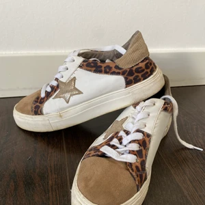 Coola Sneakers - Riktigt coola sneakers från Spanien! Storlek 37😍