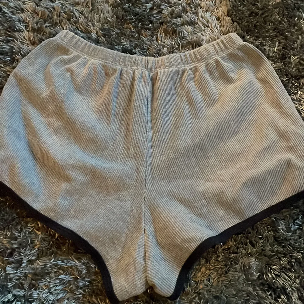 Shorts köpta på Brandy Melville i USA💕 Strl S, stretchigt material, mjukt! Köpta för 220kr💕 för små för mig. Shorts.