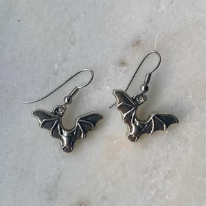 Fladdermus örhängen  - Jätte söta och oanvända fladdermus örhängen🦇💗 Frakt 13kr 