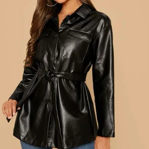 Skinnjacka - Säljer denna oanvända skinnjacka som endast är testad. Den är i strl XS/S, skriv för fler frågor/bilder🤍