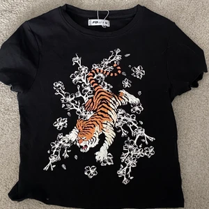 Tröja - Tröja storlek M. Frakt 26kr