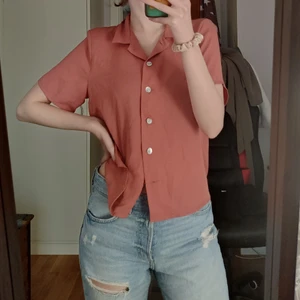 Blus - En kortärmad blus från h&m som inte kommer till användning