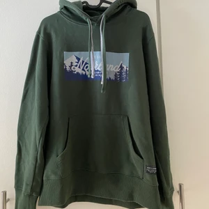 The great Norrland - Säljer nu min norrland’s hoodie för 300kr plus frakt (orginal pris 800kr). Säljer den pga att den inte kom till användning, inga sakador. Nytvättad. Går att pruta