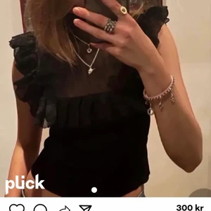 Zara topp - Populära toppen från zara!! Andra bilden är min. Buda privat!!