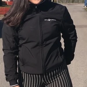 Sail racing jacka - En jacka som varit en stor favorit för mig. Jättefin och superskön verkligen. Köpt för 1600kr💓