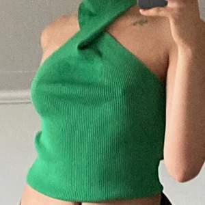 Grön sommar tröja från Gina tricot i storlek S! Frakt tillkommer <3
